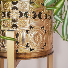 Load image into Gallery viewer, Fretwork Planter on Stand