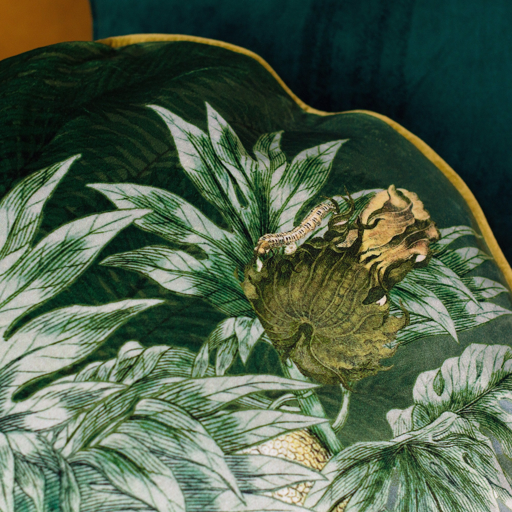 Lush Green Round Velvet Cushion | With Pad