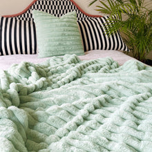 Load image into Gallery viewer, Mint Green Cosy Faux Fur Throw